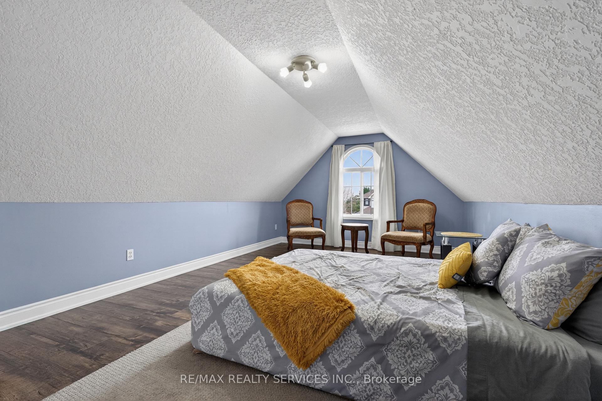 Photo 36 of 70 Hunter Road, Orangeville — HOMEH