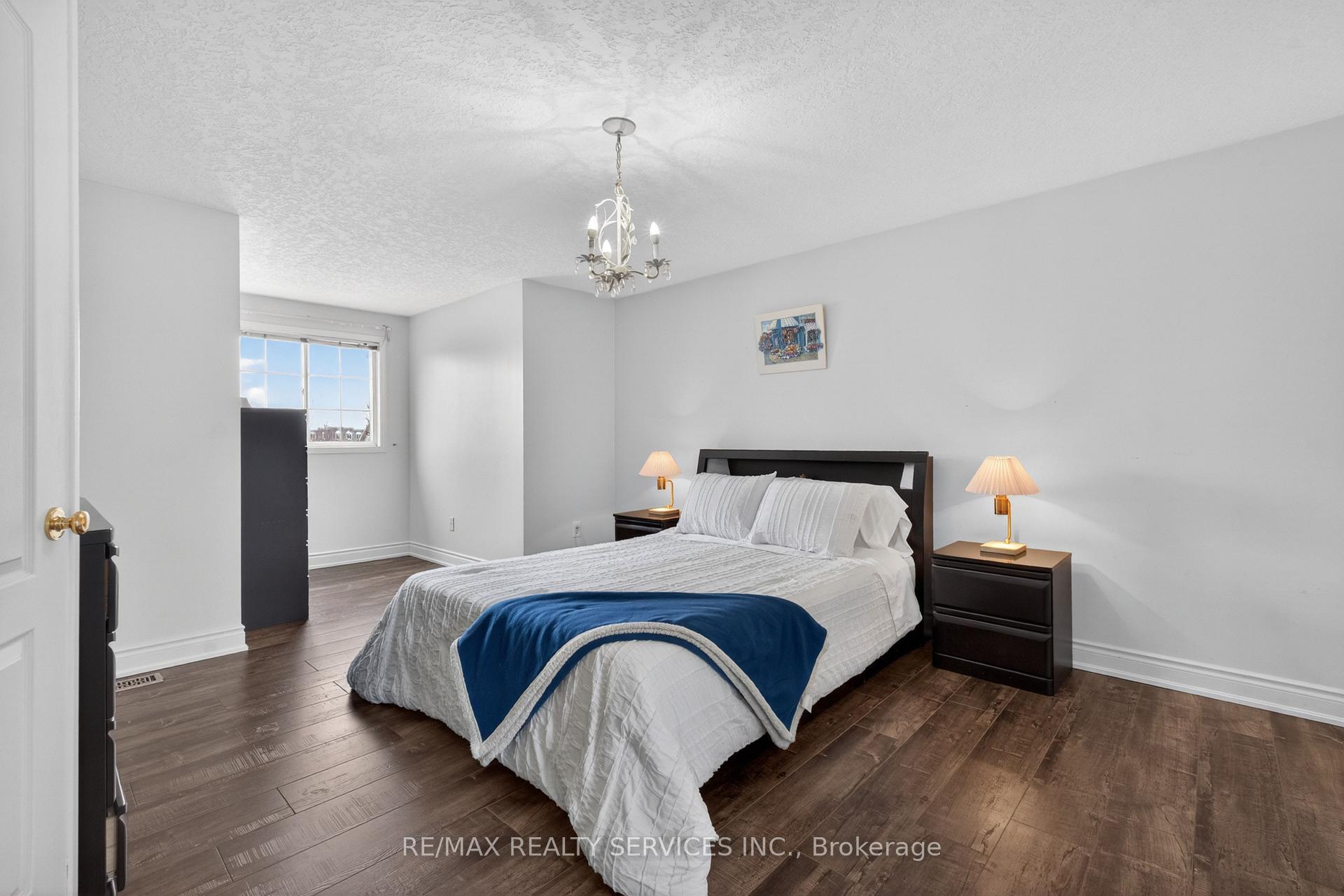 Photo 39 of 70 Hunter Road, Orangeville — HOMEH