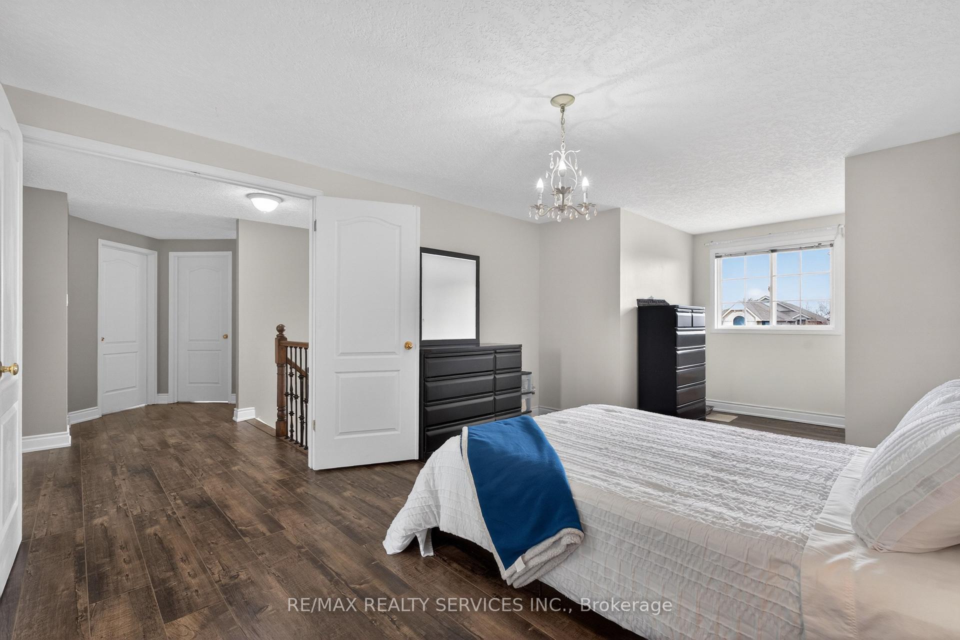 Photo 40 of 70 Hunter Road, Orangeville — HOMEH