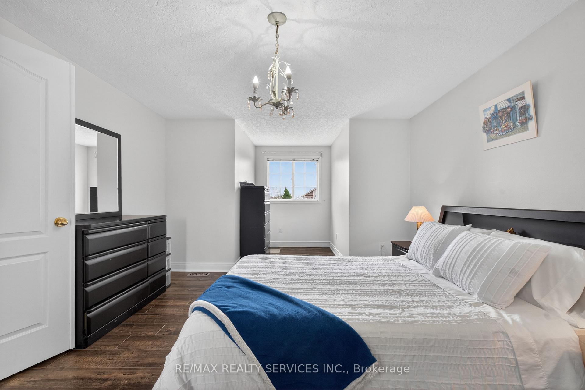 Photo 42 of 70 Hunter Road, Orangeville — HOMEH