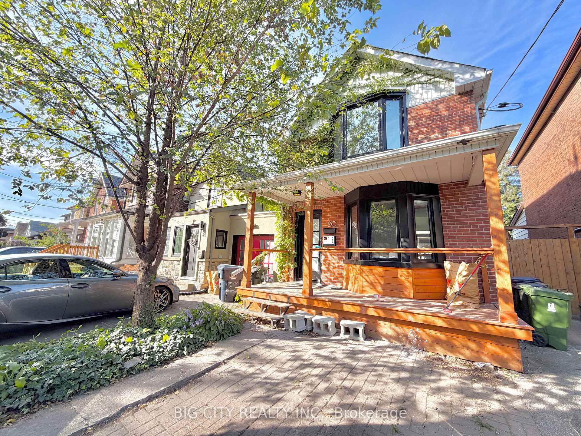 Photo 2 of Unit Upper, 20 Gray Avenue, Toronto, Rockcliffe-Smythe — HOMEH
