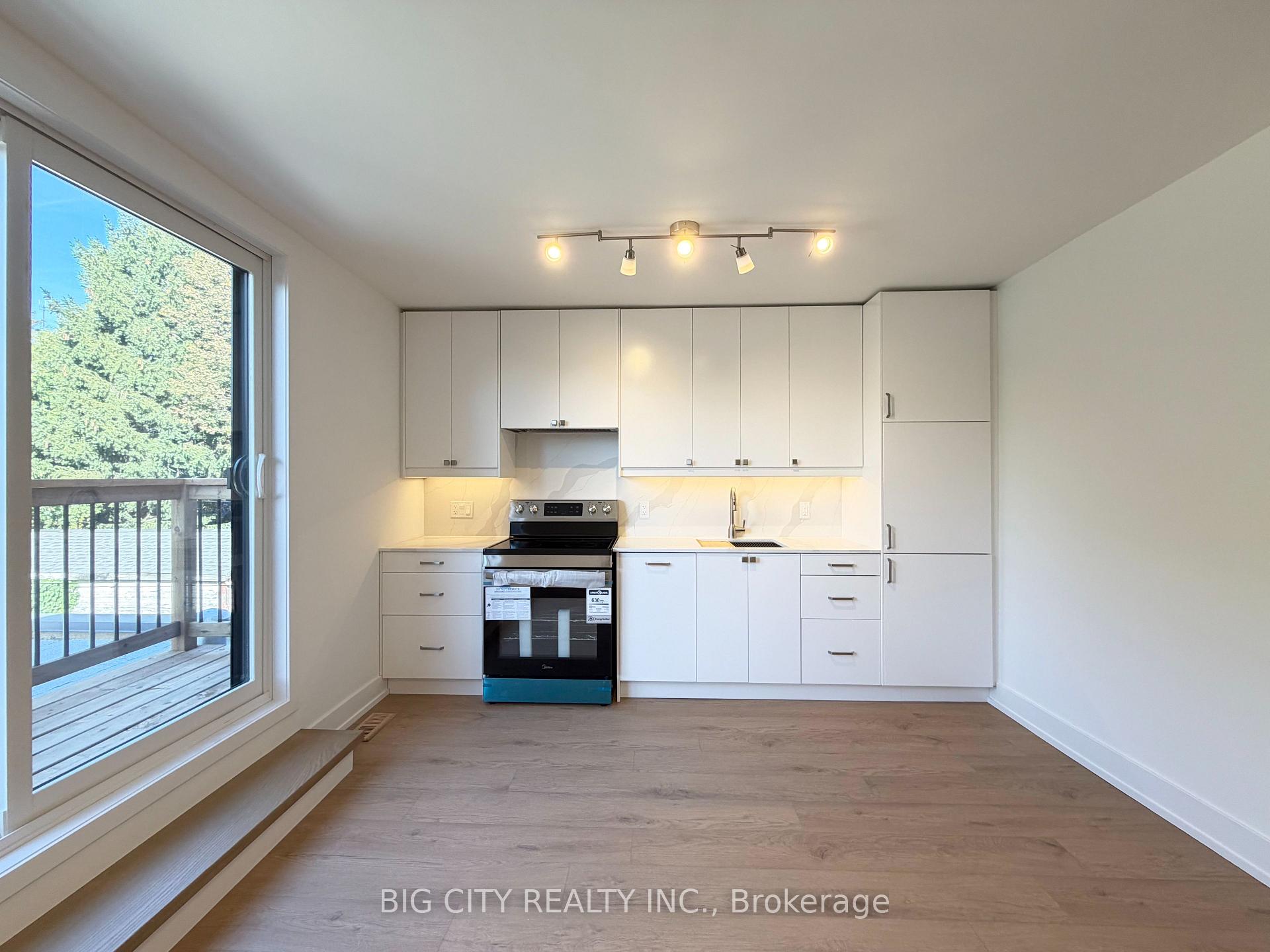 Photo 9 of Unit Upper, 20 Gray Avenue, Toronto, Rockcliffe-Smythe — HOMEH