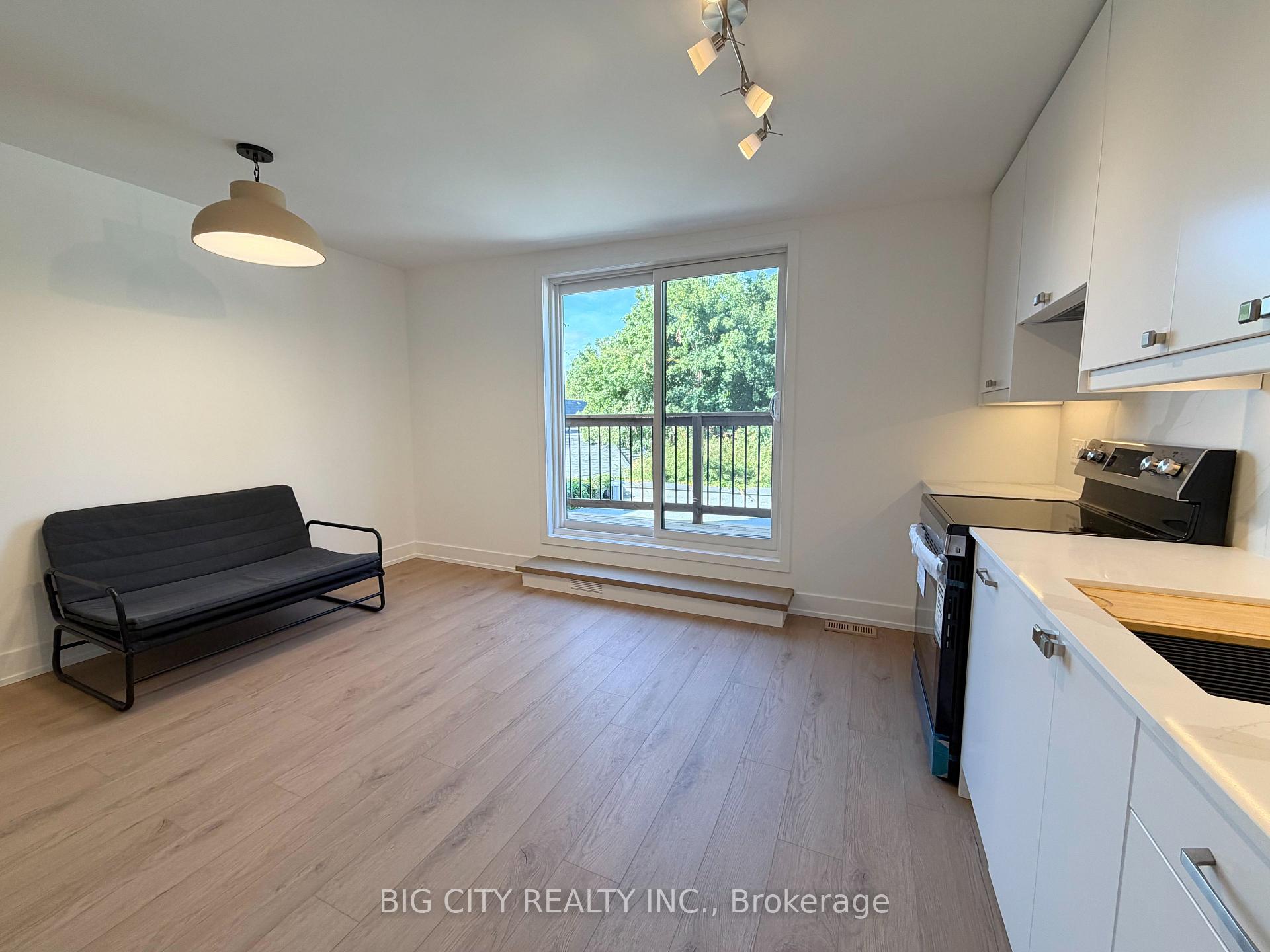 Photo 11 of Unit Upper, 20 Gray Avenue, Toronto, Rockcliffe-Smythe — HOMEH