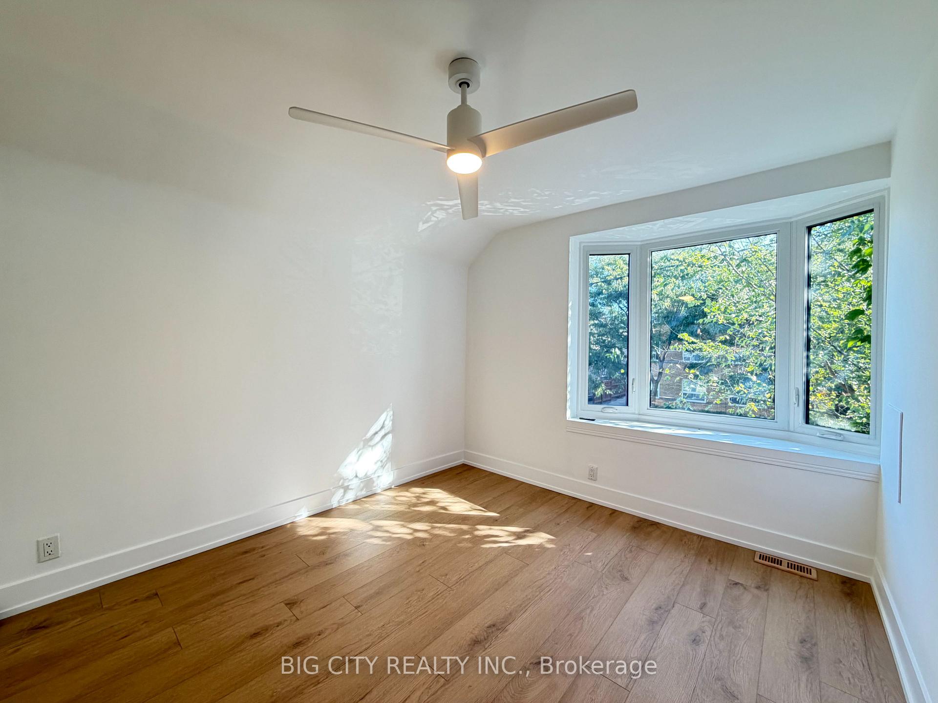 Photo 13 of Unit Upper, 20 Gray Avenue, Toronto, Rockcliffe-Smythe — HOMEH