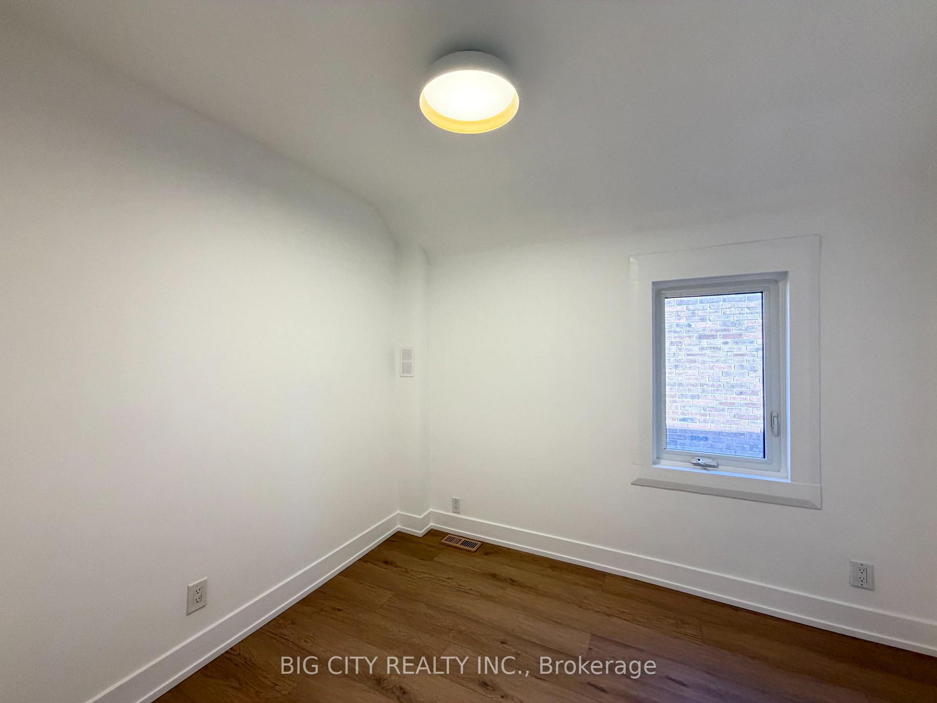 Photo 17 of Unit Upper, 20 Gray Avenue, Toronto, Rockcliffe-Smythe — HOMEH