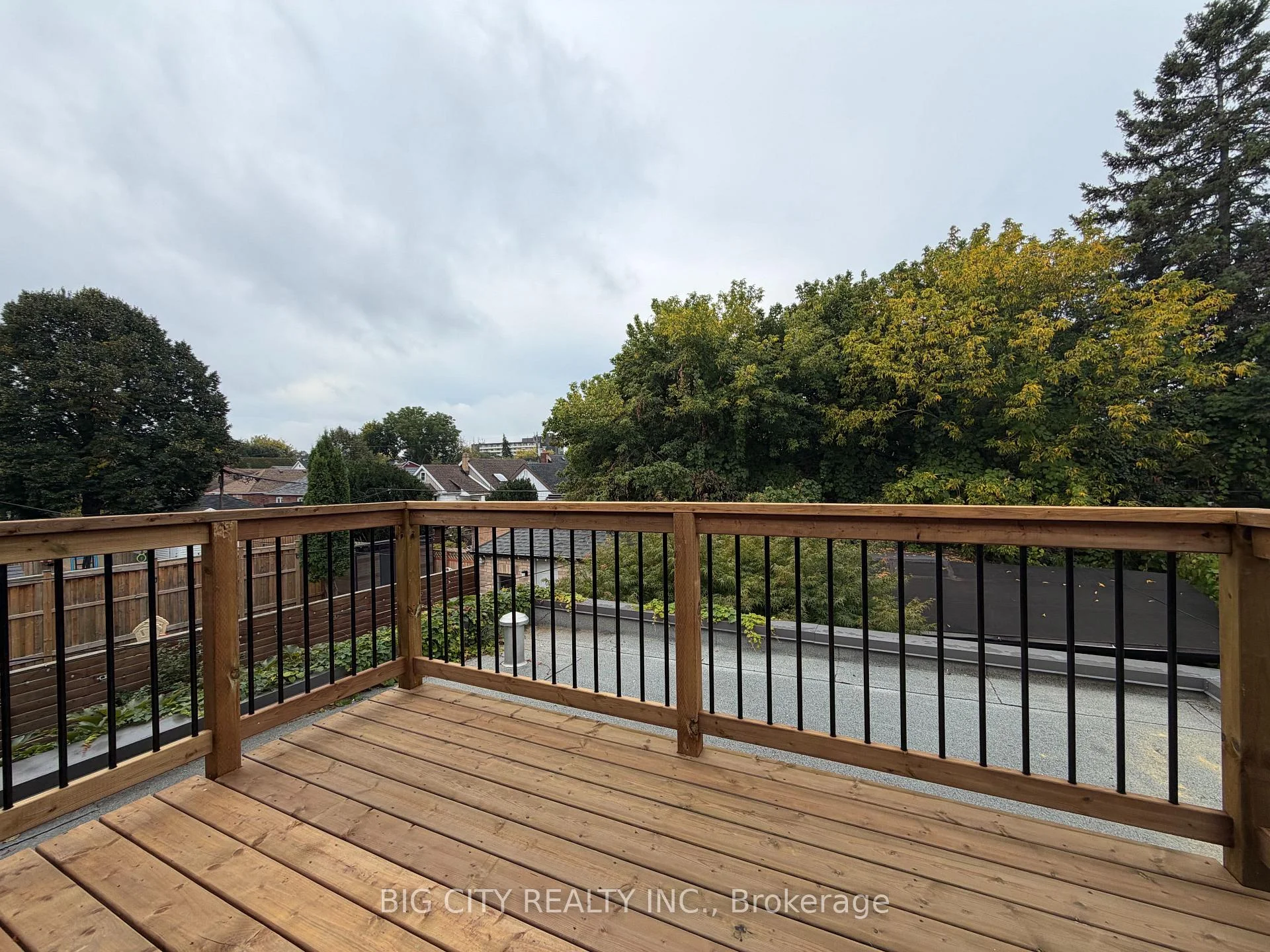Photo 14 of Unit Upper, 20 Gray Avenue, Toronto, Rockcliffe-Smythe — HOMEH