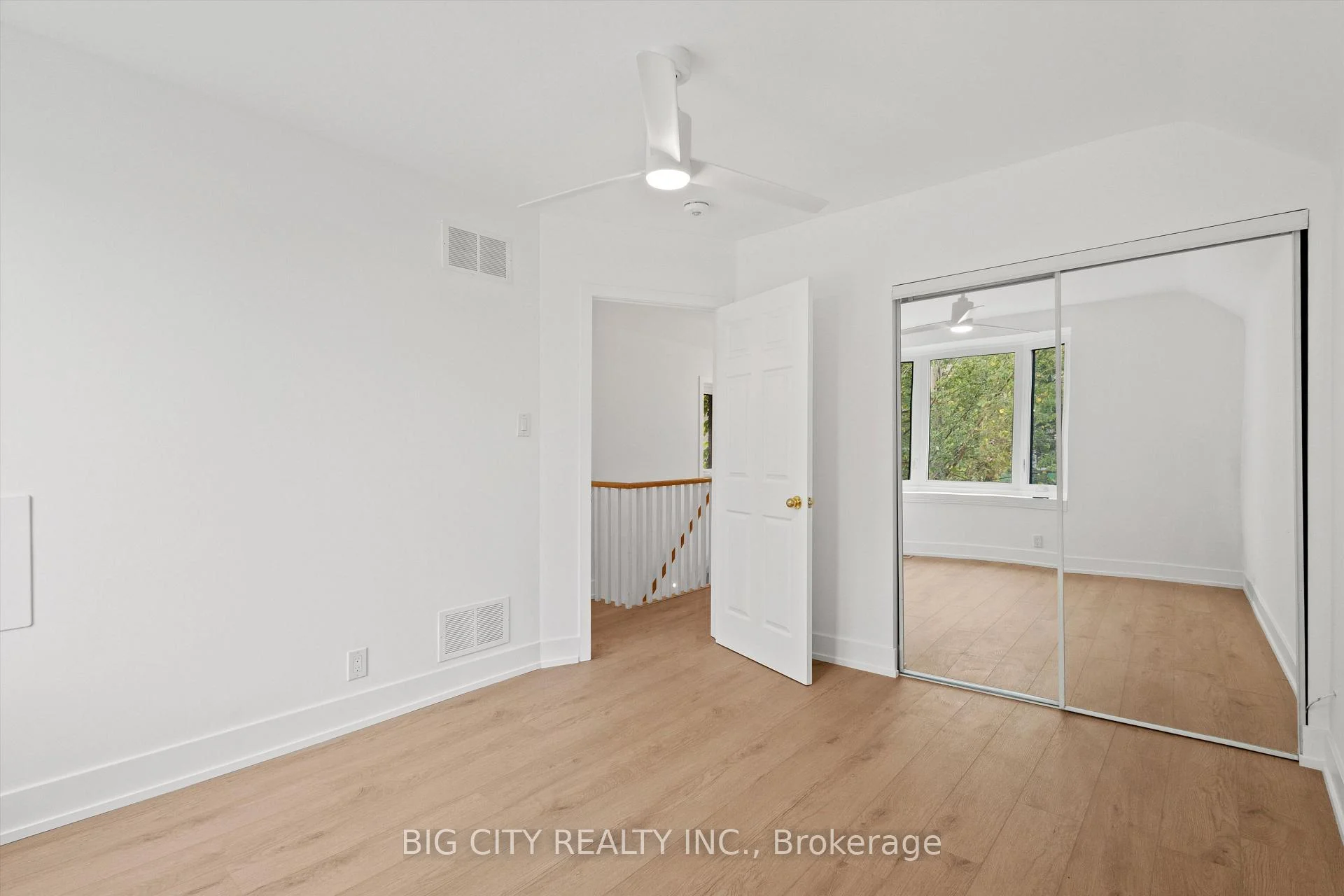 Photo 18 of Unit Upper, 20 Gray Avenue, Toronto, Rockcliffe-Smythe — HOMEH