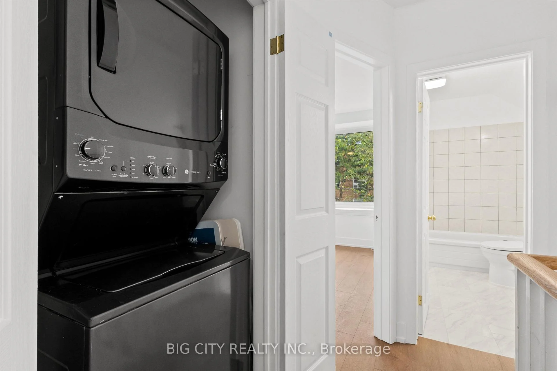 Photo 25 of Unit Upper, 20 Gray Avenue, Toronto, Rockcliffe-Smythe — HOMEH