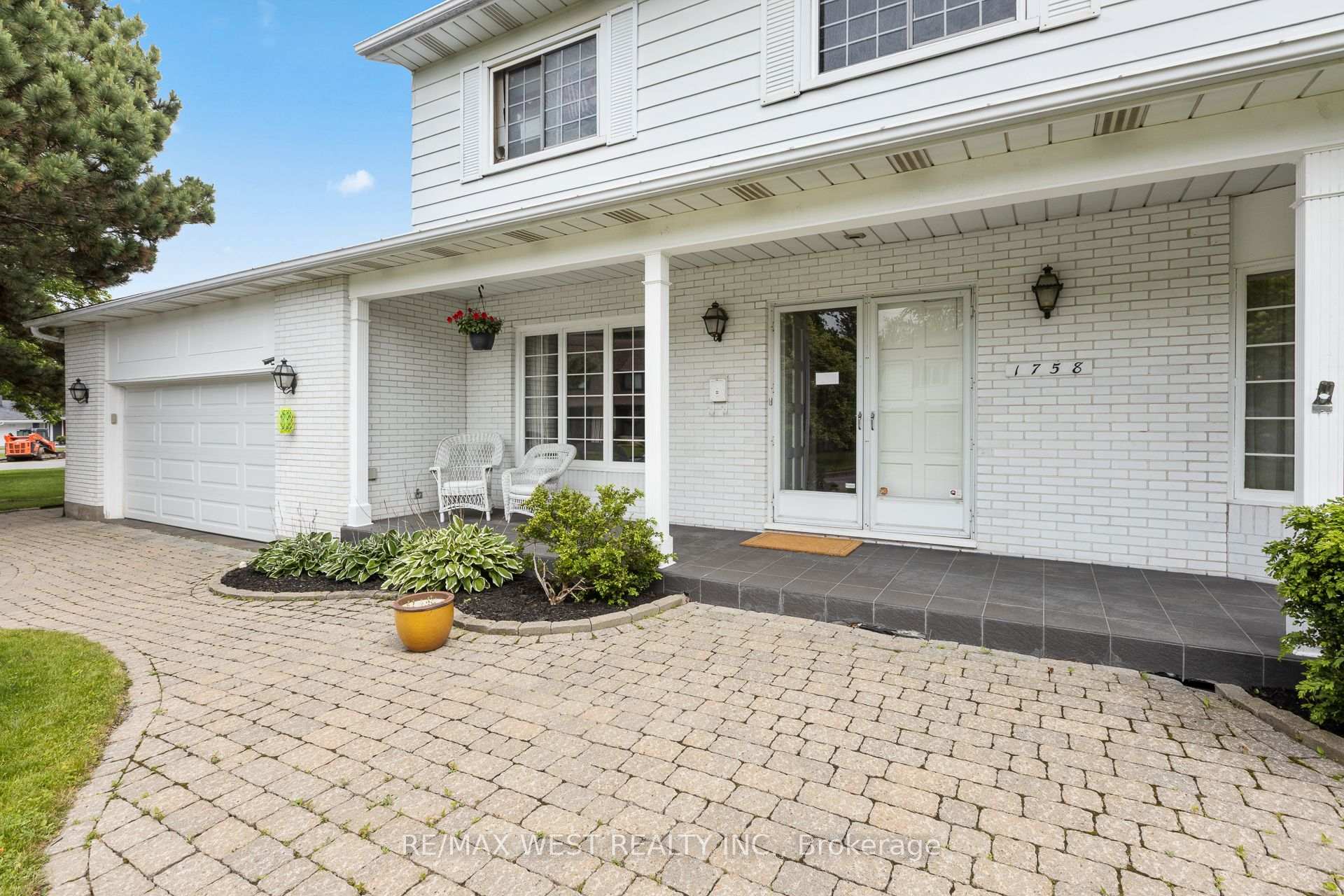 Photo 2 of 1758 Rhodes Crescent, Ottawa, Playfair Park — HOMEH