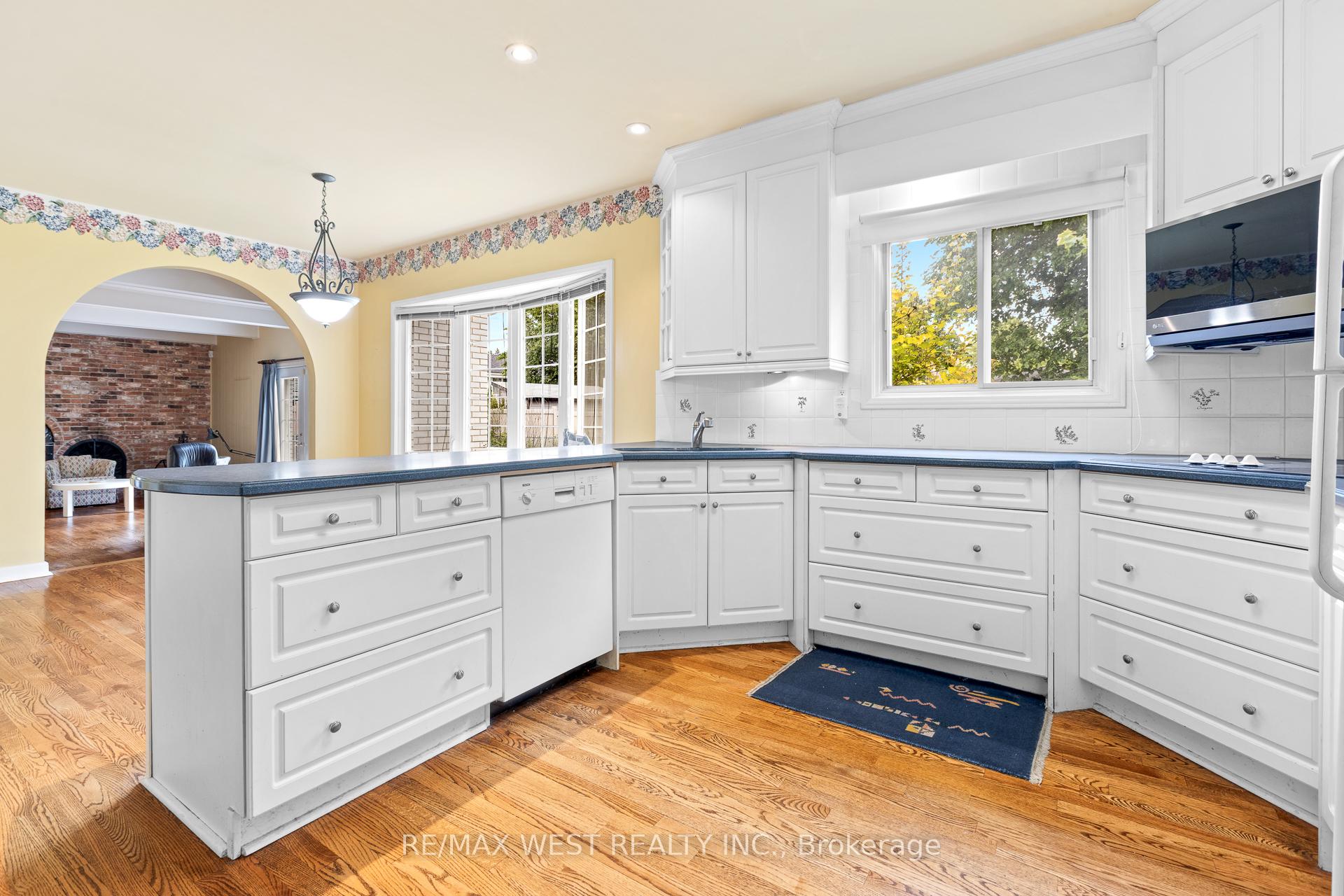 Photo 5 of 1758 Rhodes Crescent, Ottawa, Playfair Park — HOMEH
