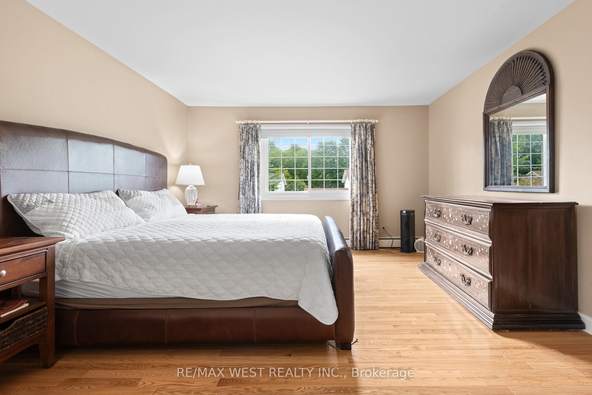 Photo 10 of 1758 Rhodes Crescent, Ottawa, Playfair Park — HOMEH
