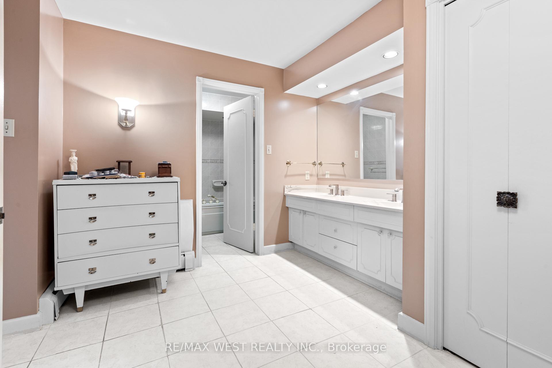 Photo 12 of 1758 Rhodes Crescent, Ottawa, Playfair Park — HOMEH