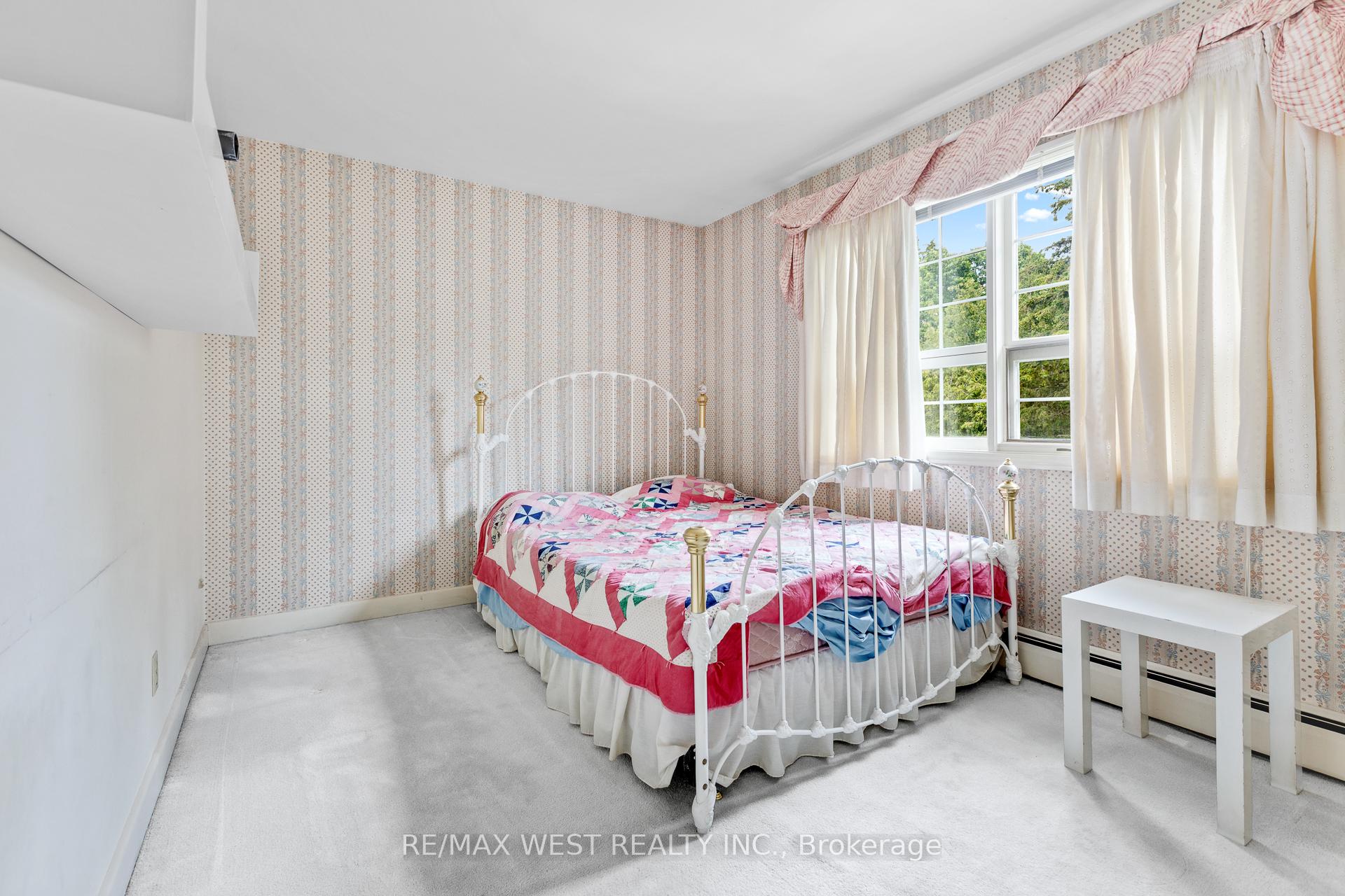 Photo 13 of 1758 Rhodes Crescent, Ottawa, Playfair Park — HOMEH