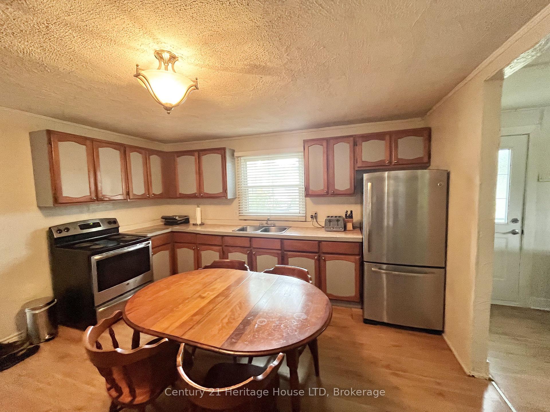 Photo 5 of 60 Watkins Street, St. Catharines, Port Weller — HOMEH