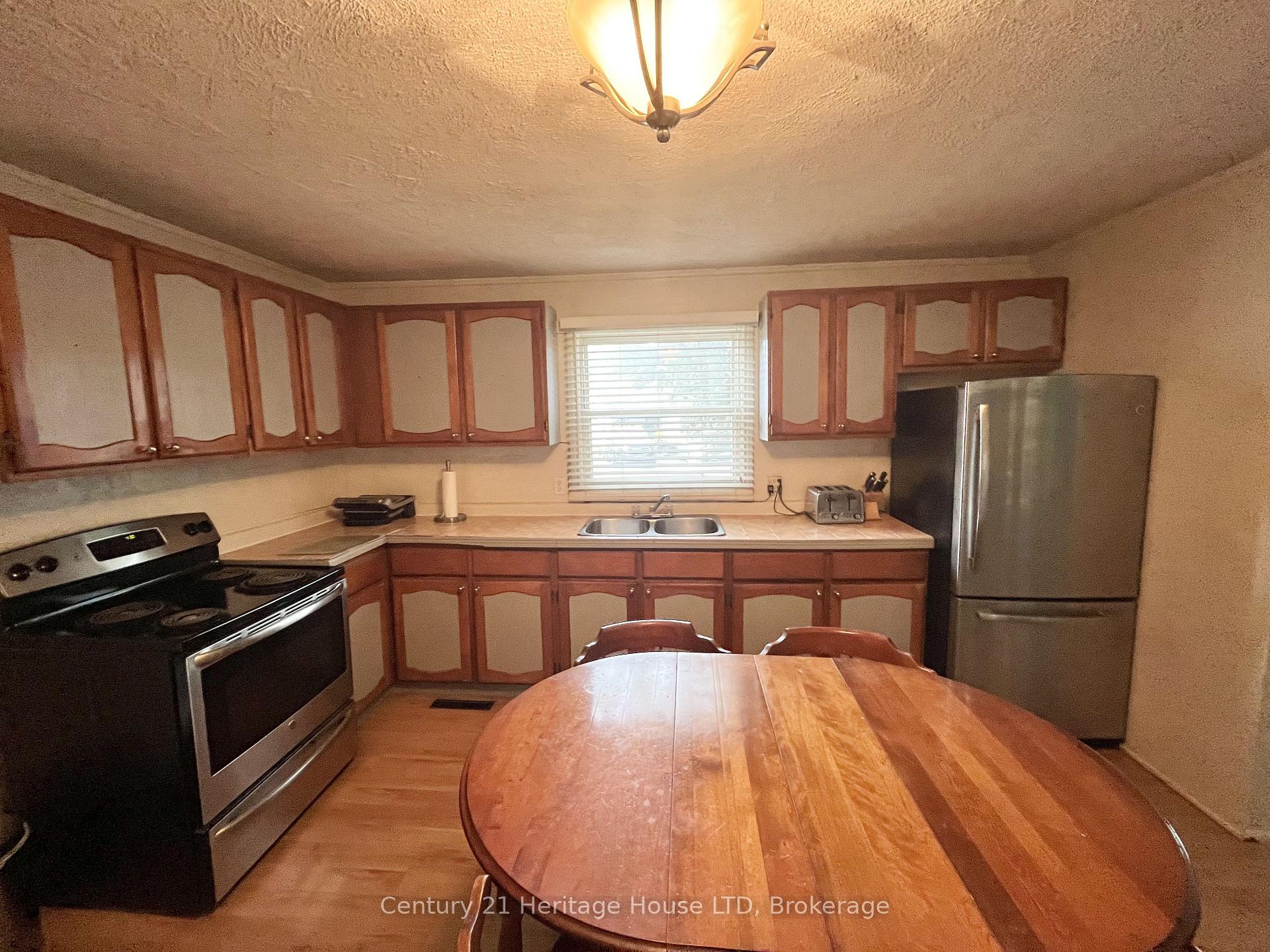 Photo 6 of 60 Watkins Street, St. Catharines, Port Weller — HOMEH