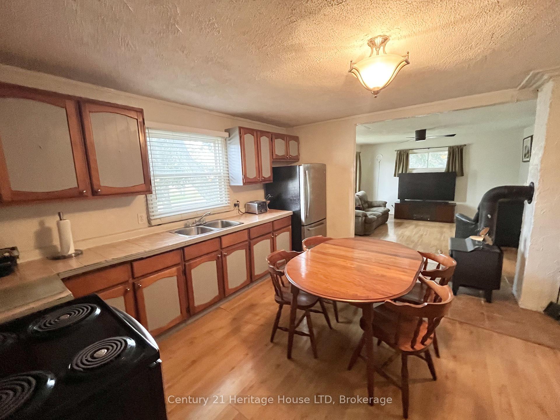 Photo 7 of 60 Watkins Street, St. Catharines, Port Weller — HOMEH