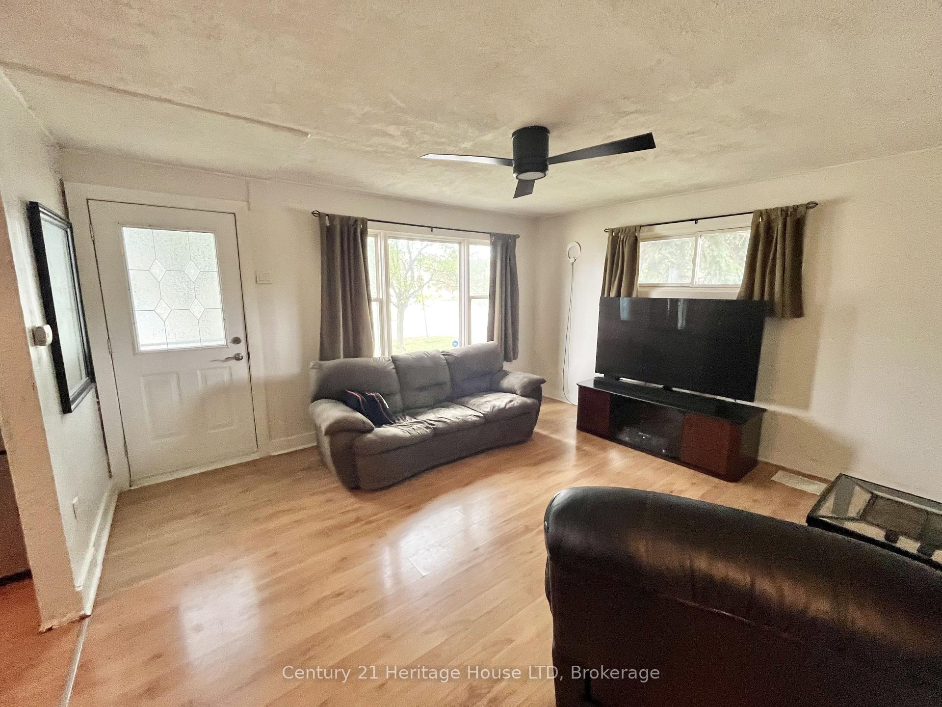 Photo 9 of 60 Watkins Street, St. Catharines, Port Weller — HOMEH