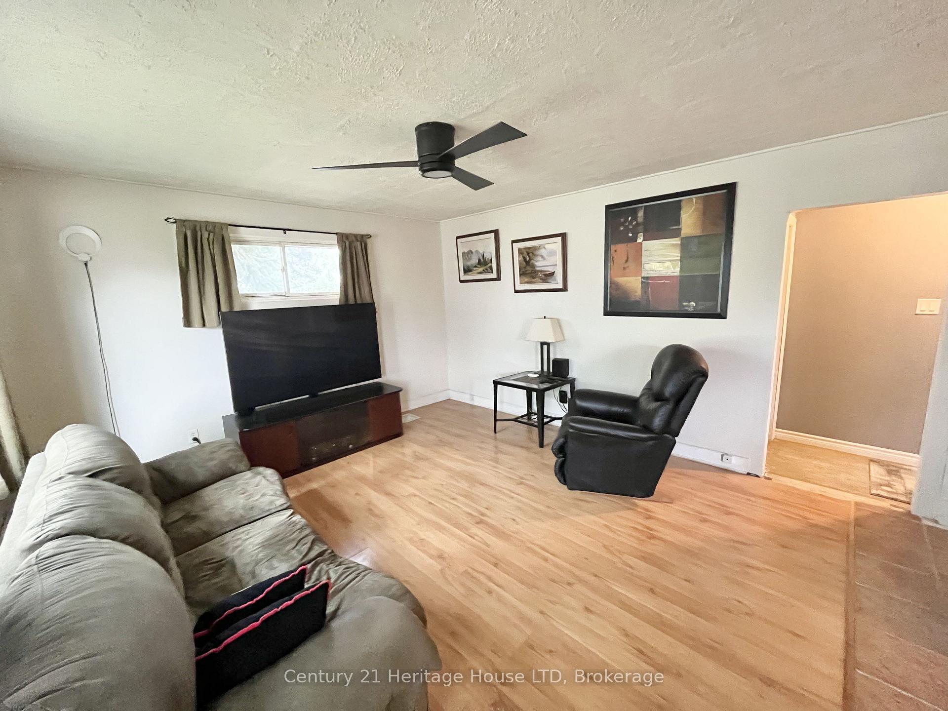 Photo 10 of 60 Watkins Street, St. Catharines, Port Weller — HOMEH