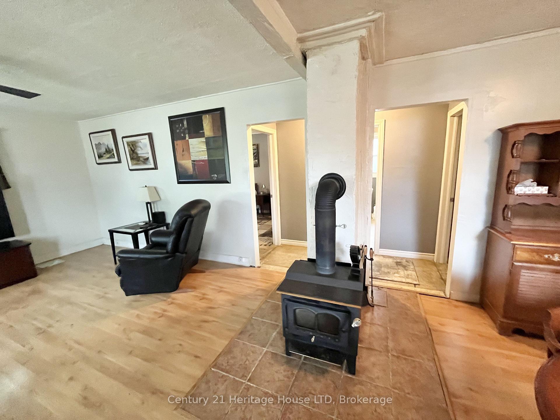 Photo 11 of 60 Watkins Street, St. Catharines, Port Weller — HOMEH