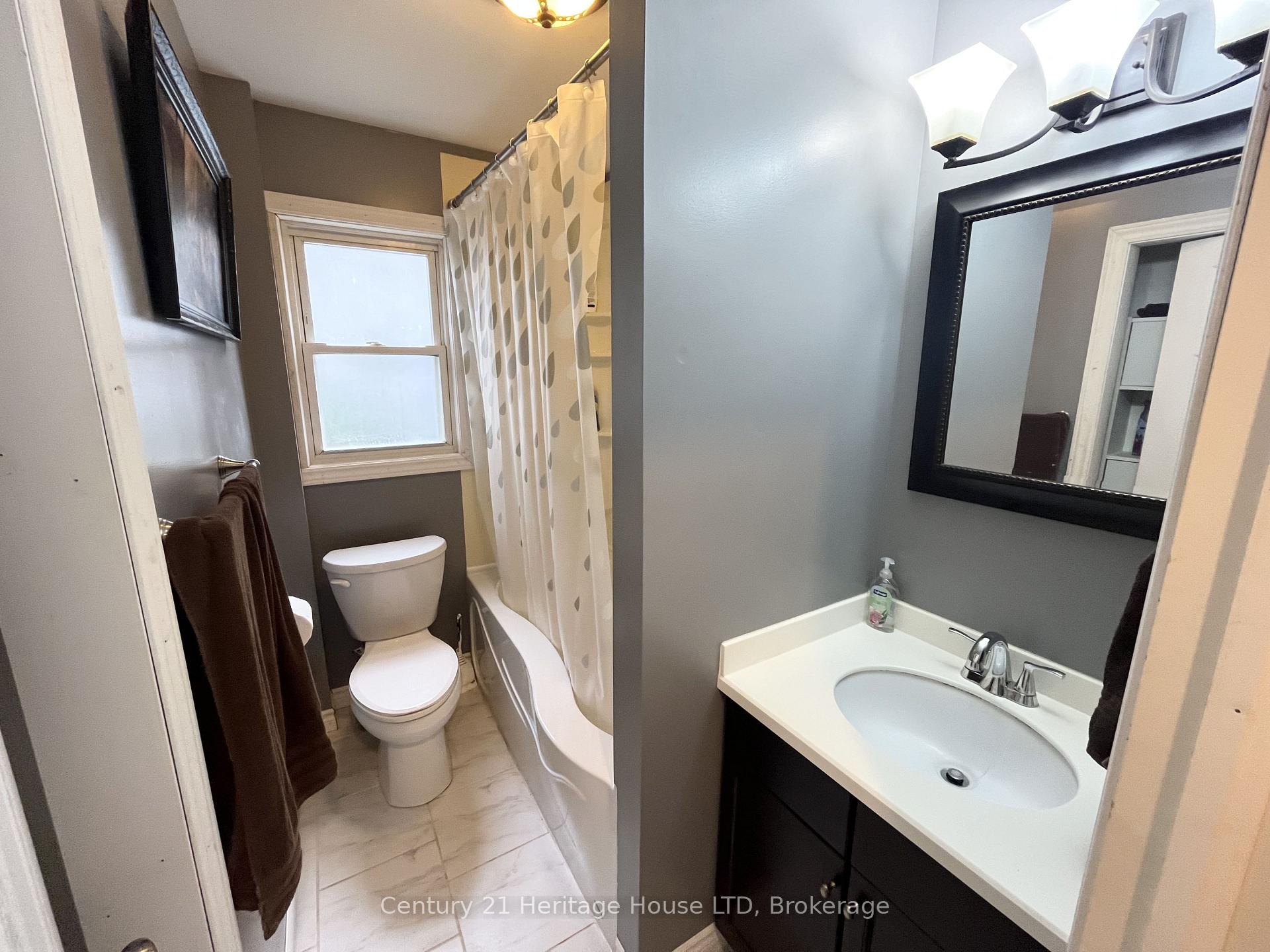 Photo 14 of 60 Watkins Street, St. Catharines, Port Weller — HOMEH