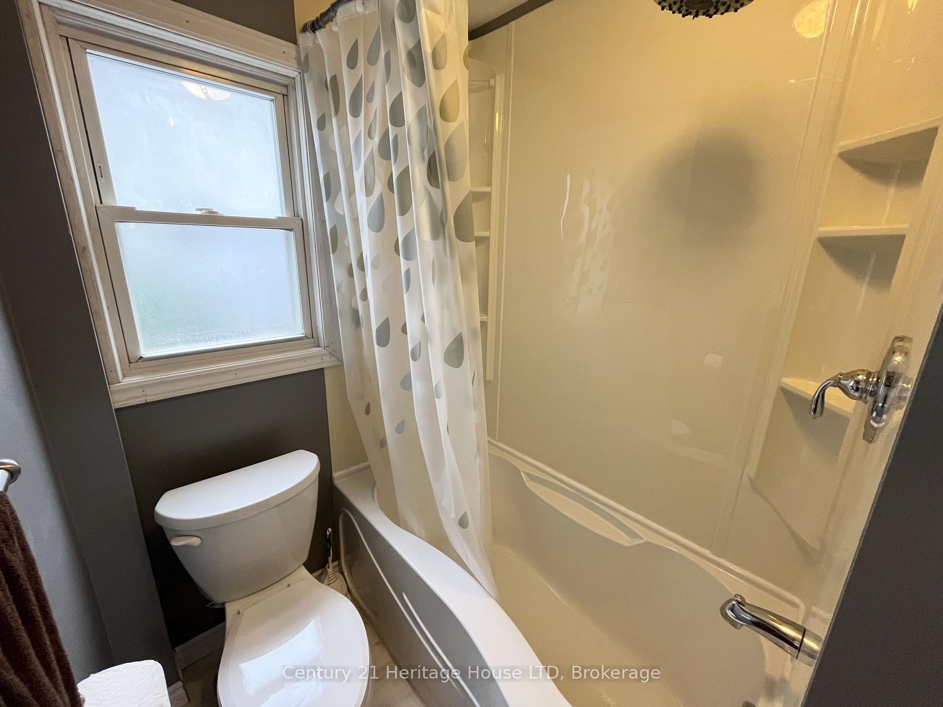 Photo 15 of 60 Watkins Street, St. Catharines, Port Weller — HOMEH