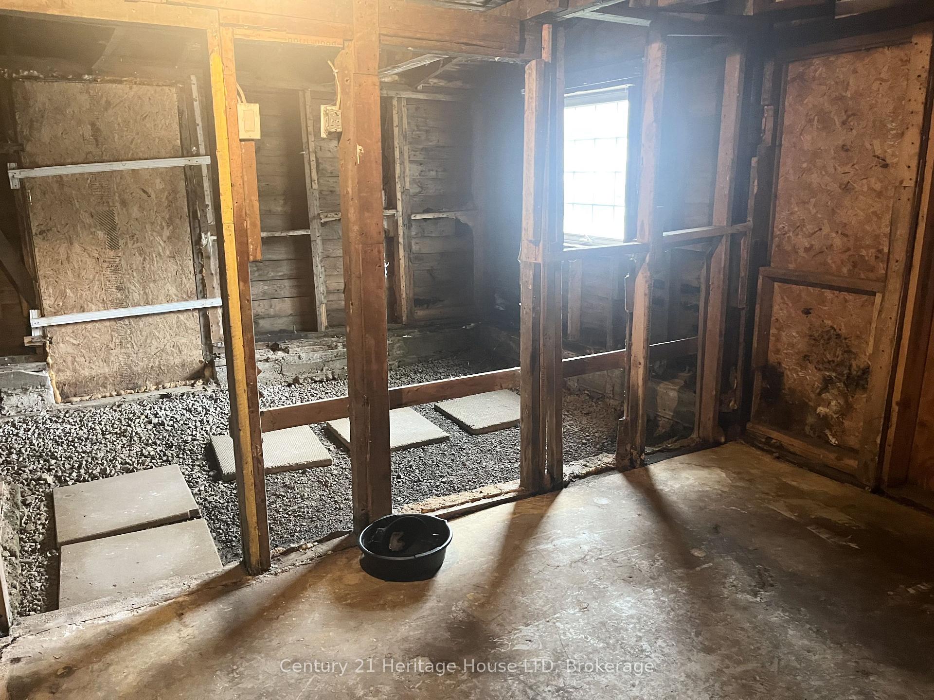 Photo 20 of 60 Watkins Street, St. Catharines, Port Weller — HOMEH