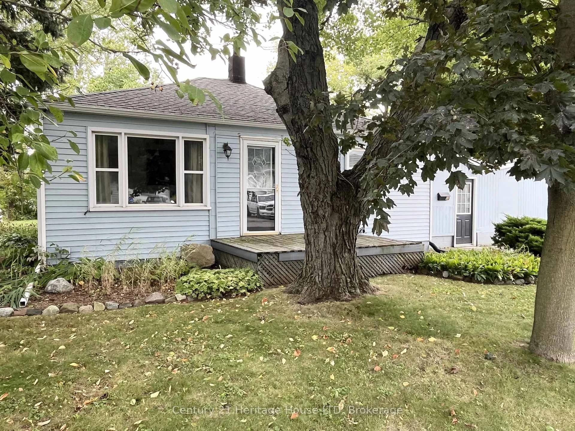 Photo 3 of 60 Watkins Street, St. Catharines, Port Weller — HOMEH
