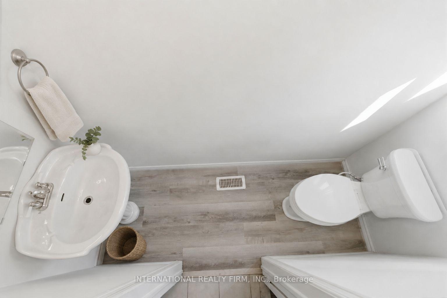 Photo 12 of 48 De Rose Avenue, Caledon, Bolton West — HOMEH