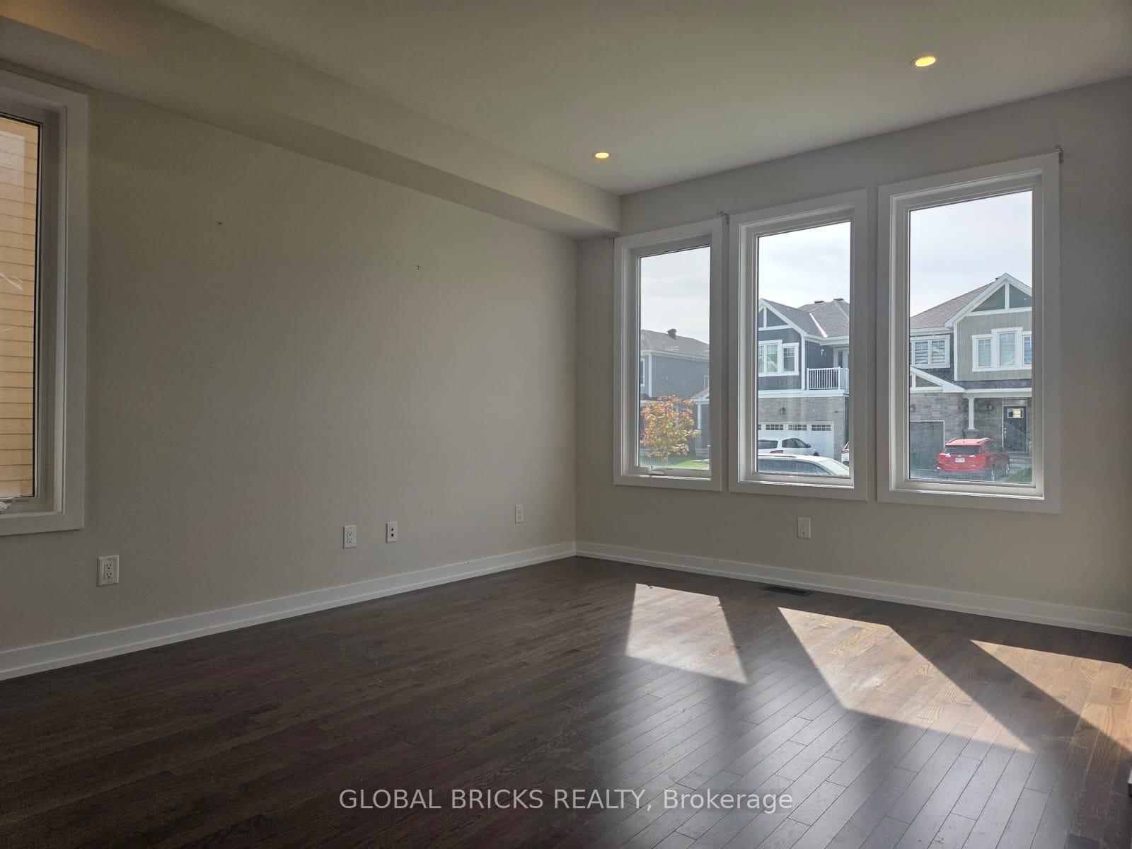 Photo 2 of 524 Oldenburg Avenue, Ottawa, Munster — HOMEH