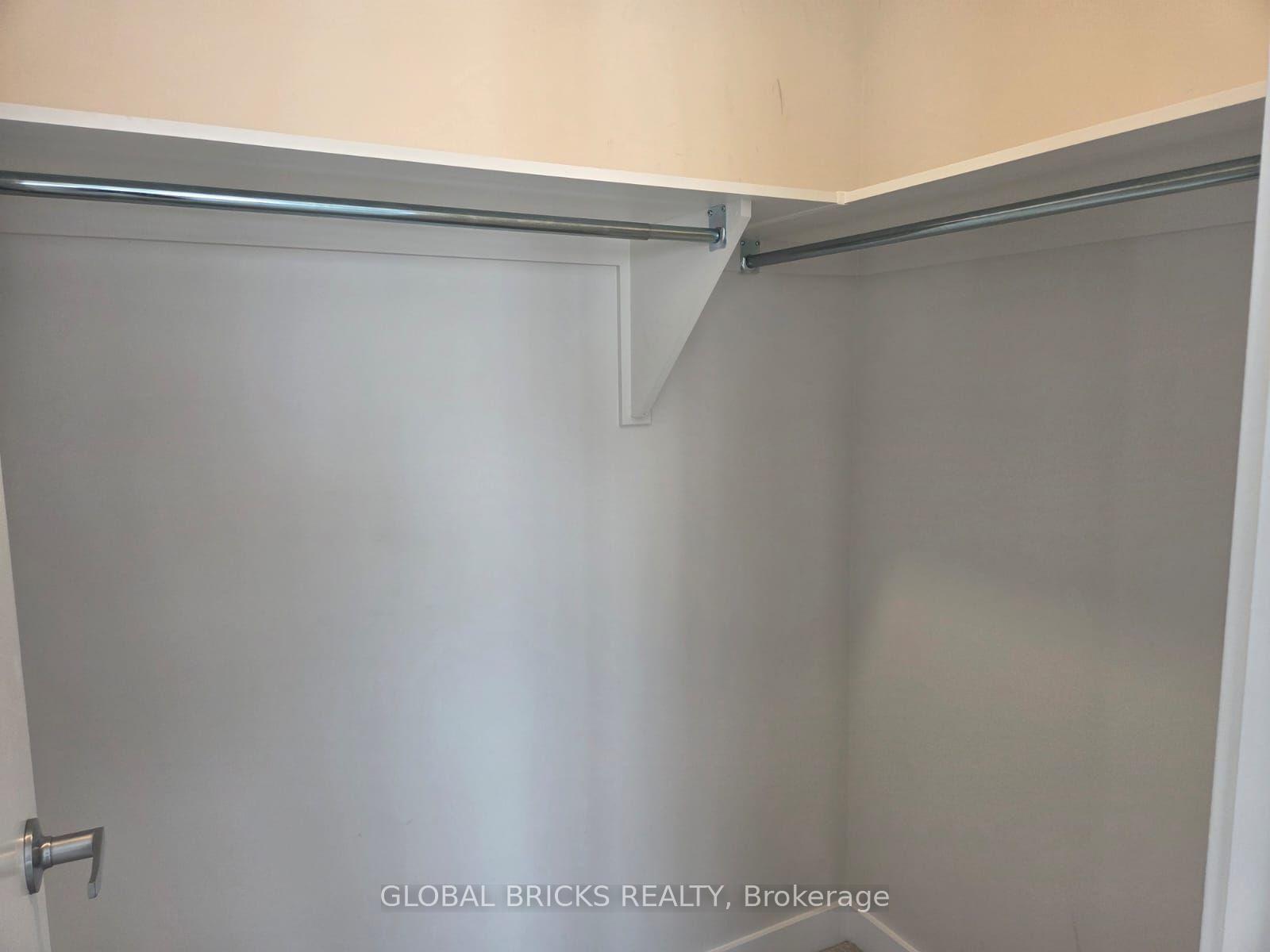 Photo 3 of 524 Oldenburg Avenue, Ottawa, Munster — HOMEH
