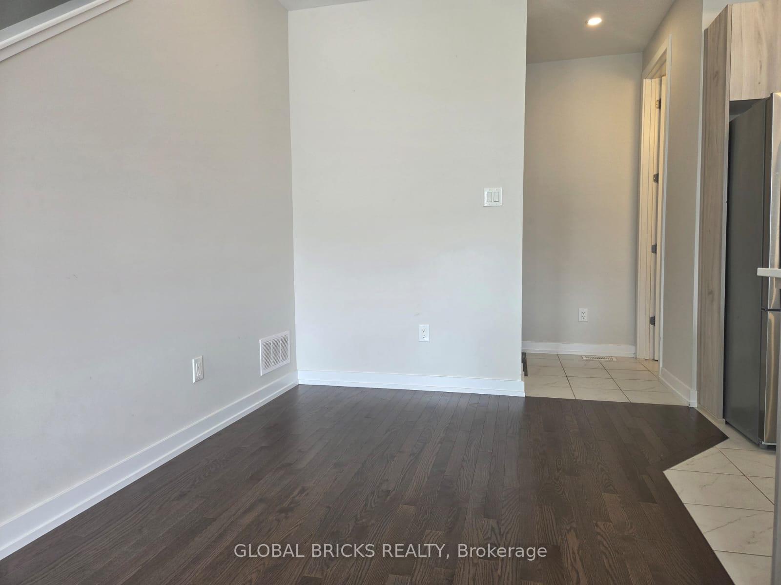 Photo 4 of 524 Oldenburg Avenue, Ottawa, Munster — HOMEH