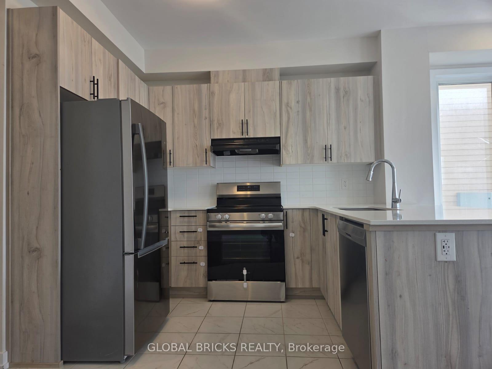 Photo 5 of 524 Oldenburg Avenue, Ottawa, Munster — HOMEH