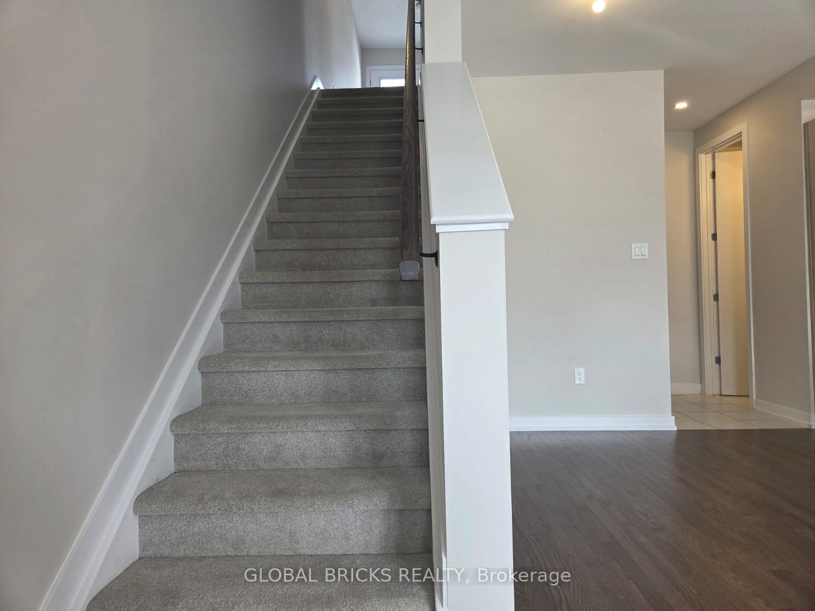 Photo 14 of 524 Oldenburg Avenue, Ottawa, Munster — HOMEH