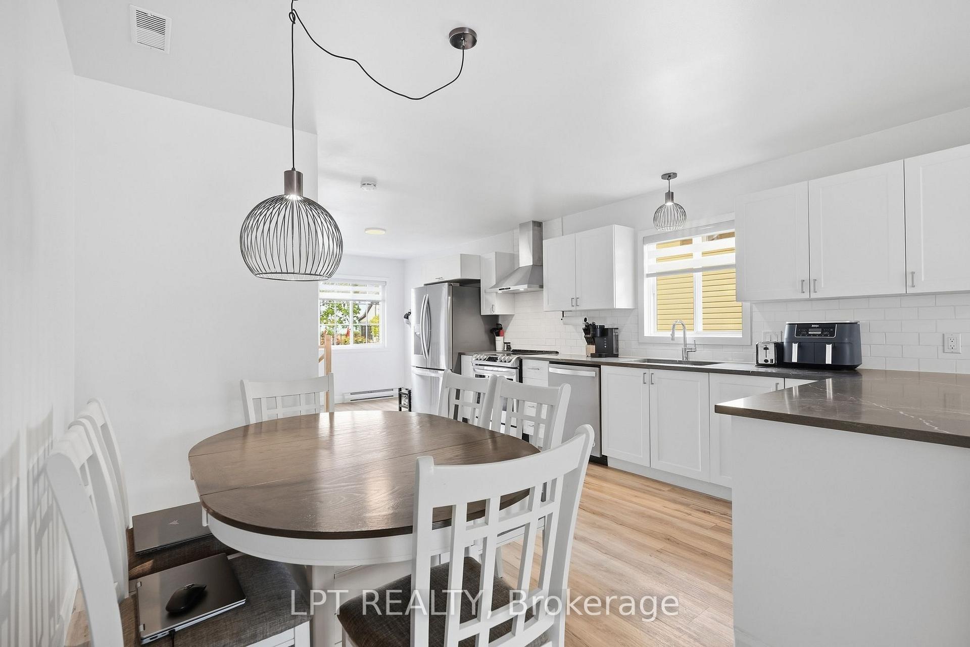Photo 10 of 119 Pendleton Street, Champlain, Vankleek Hill — HOMEH