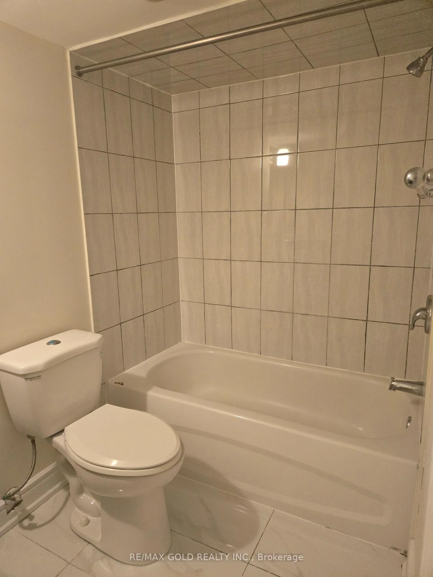 Photo 21 of 10 Twin Falls Road, Brampton, Bram West — HOMEH