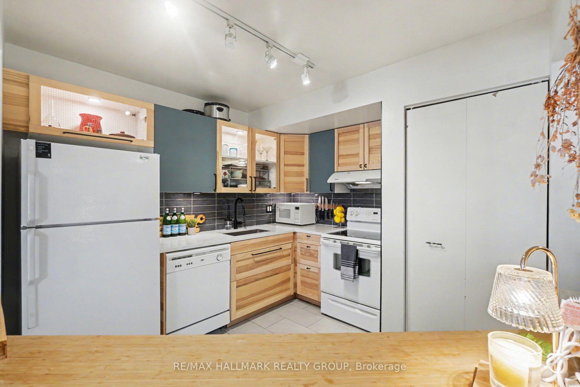 Photo 6 of Unit 203, 266 Lorry Greenberg Drive, Ottawa, Hunt Club Park/Greenboro — HOMEH