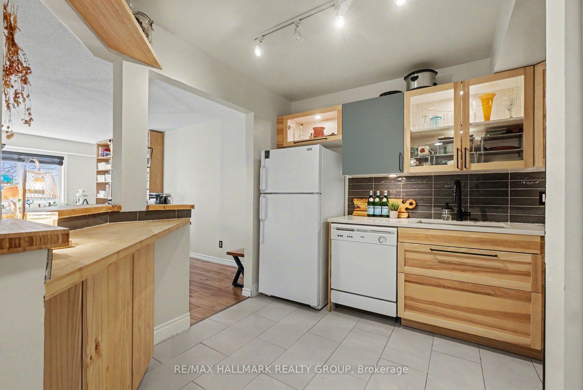 Photo 9 of Unit 203, 266 Lorry Greenberg Drive, Ottawa, Hunt Club Park/Greenboro — HOMEH
