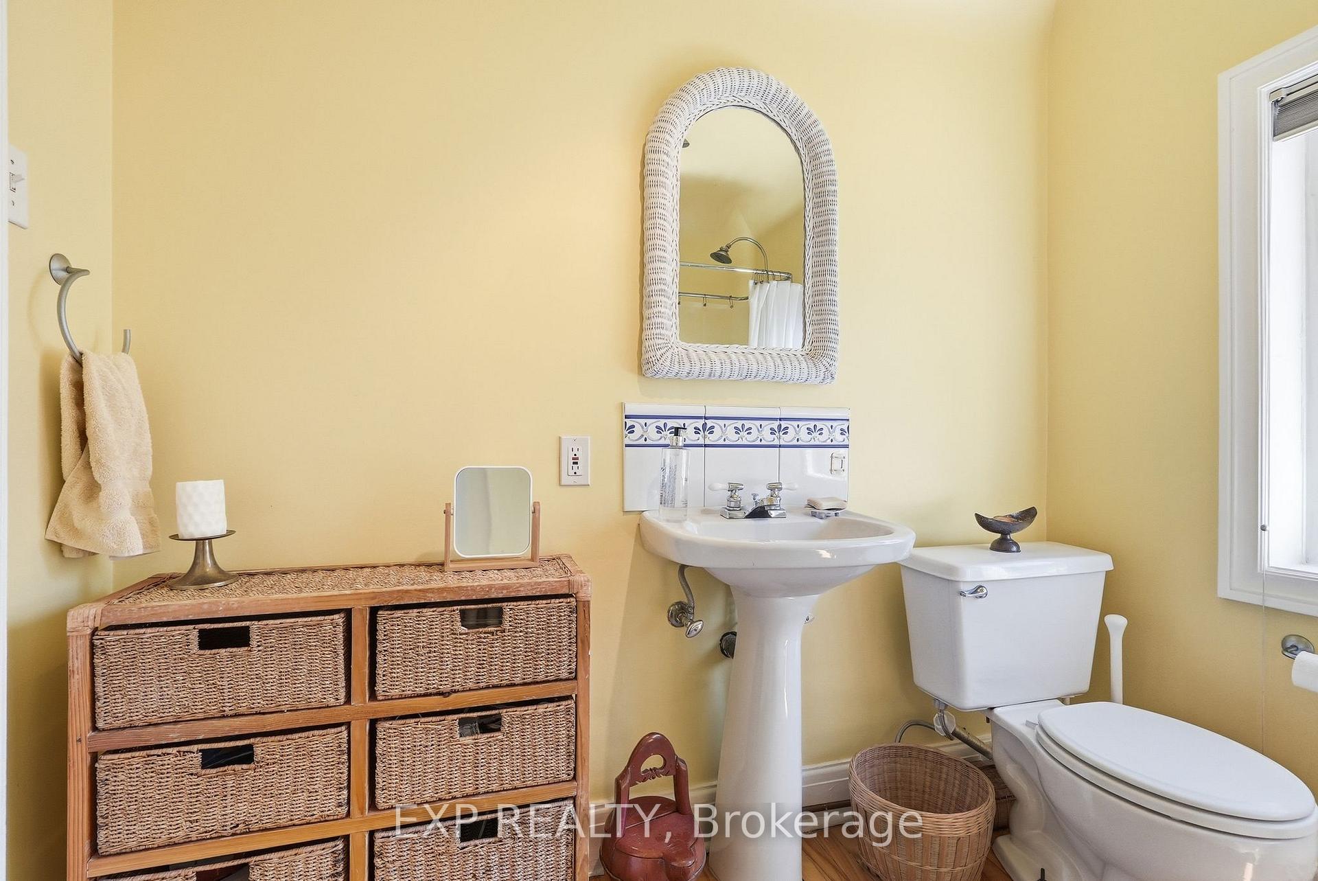 Photo 34 of 421 Hamilton Avenue S, Ottawa, Civic Hospital — HOMEH