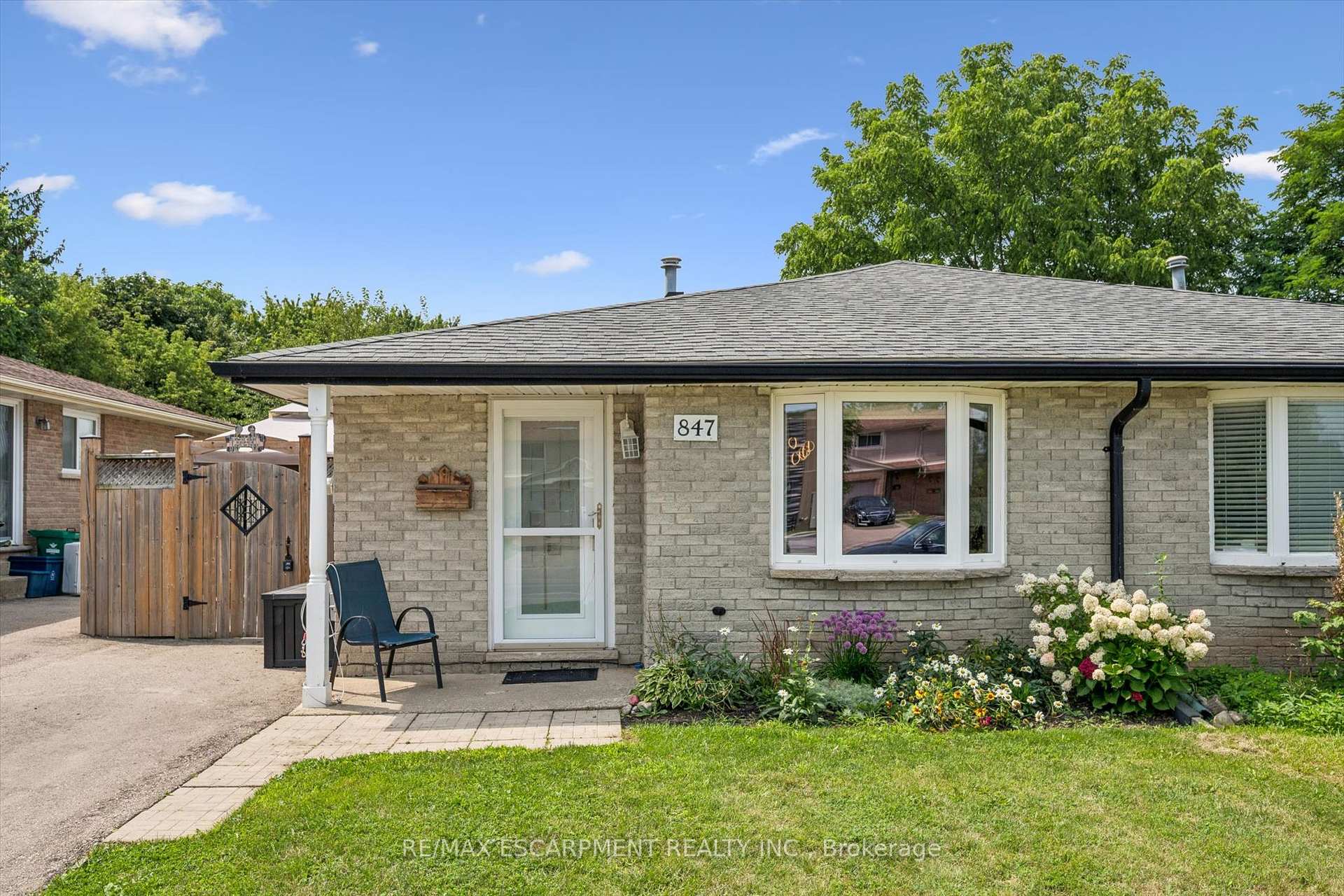 Photo 3 of 847 Doon Village Road, Kitchener, Pioneer Park — HOMEH
