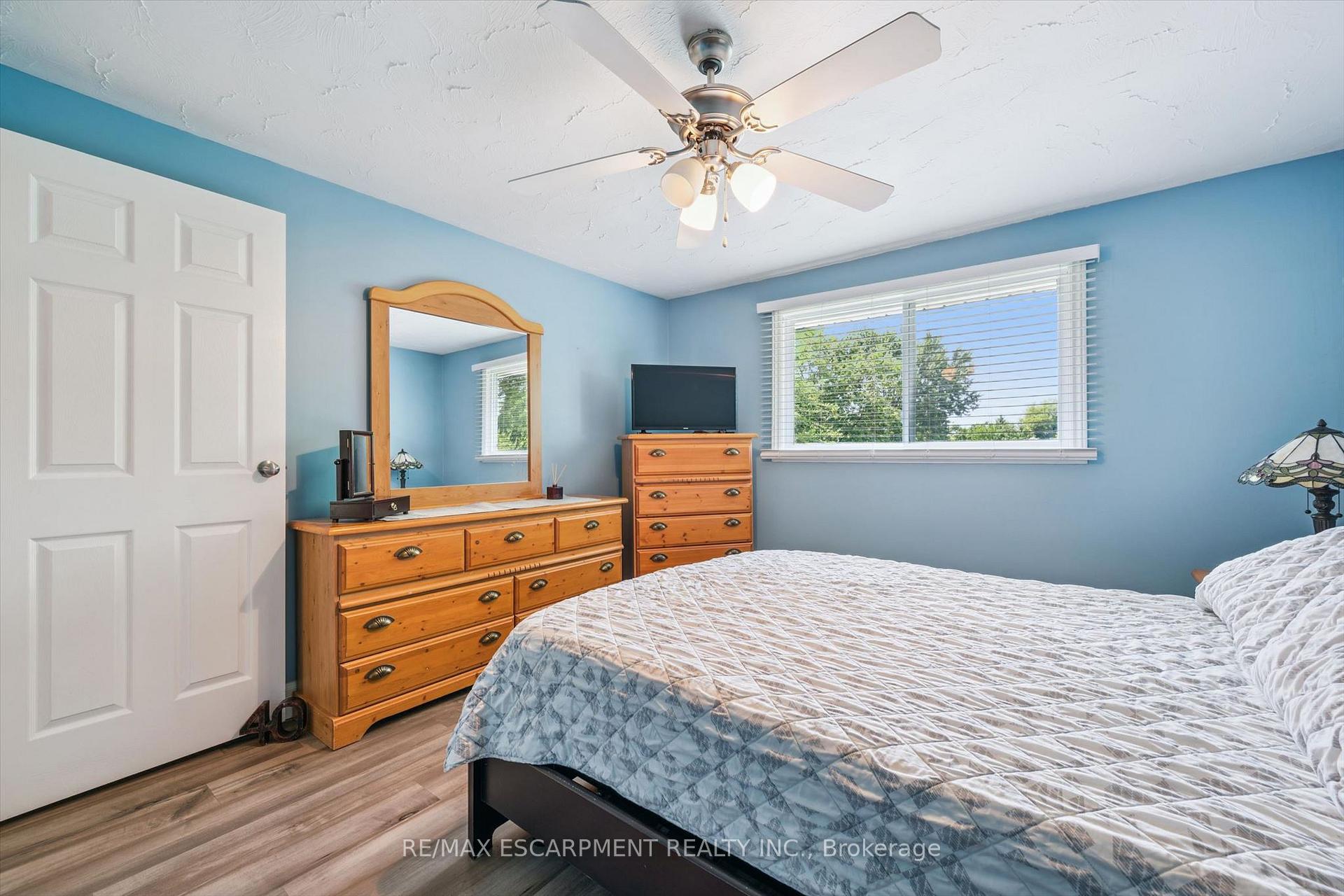 Photo 19 of 847 Doon Village Road, Kitchener, Pioneer Park — HOMEH