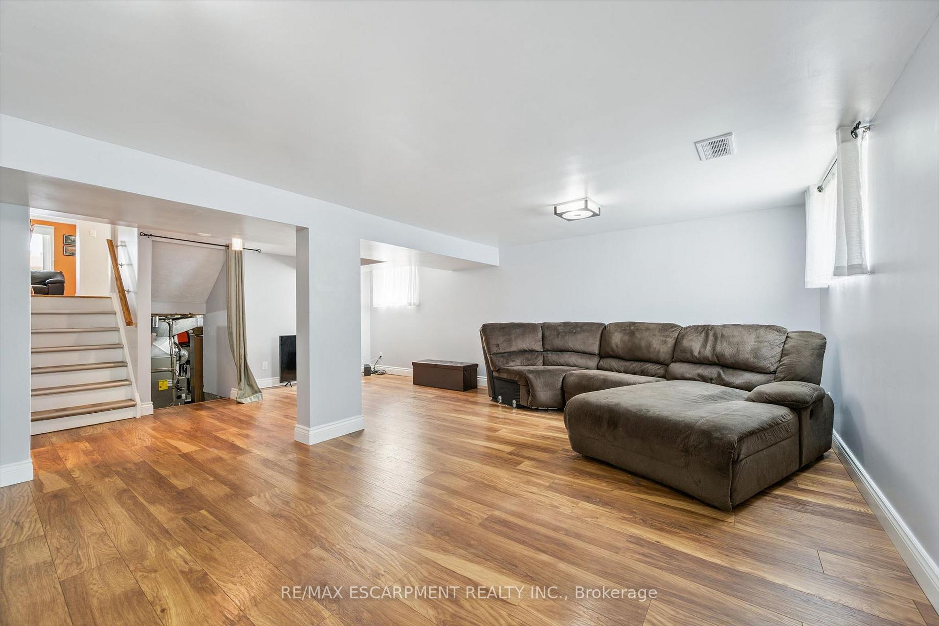 Photo 27 of 847 Doon Village Road, Kitchener, Pioneer Park — HOMEH