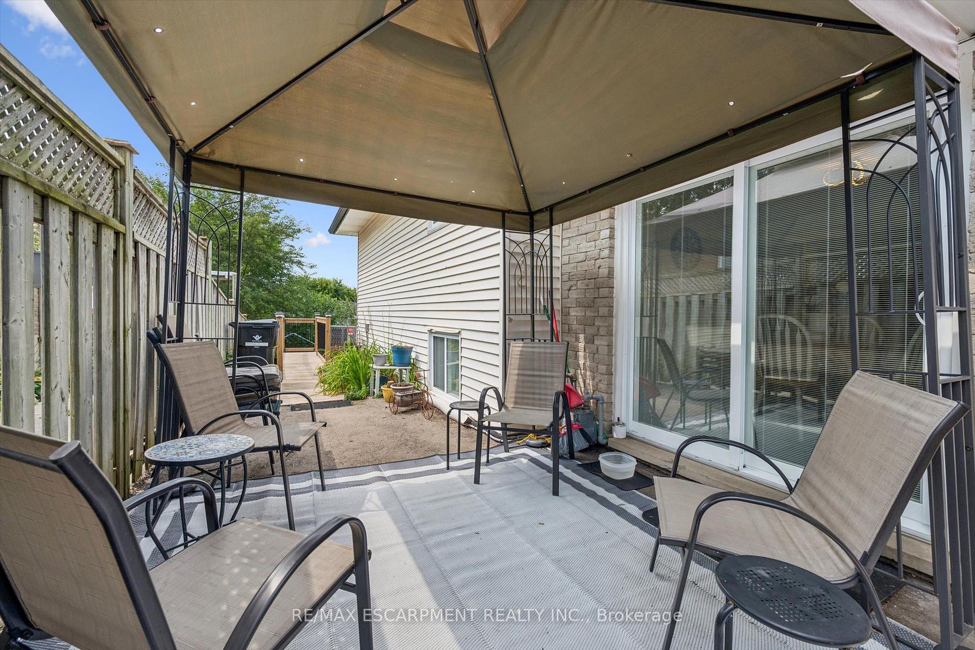 Photo 34 of 847 Doon Village Road, Kitchener, Pioneer Park — HOMEH