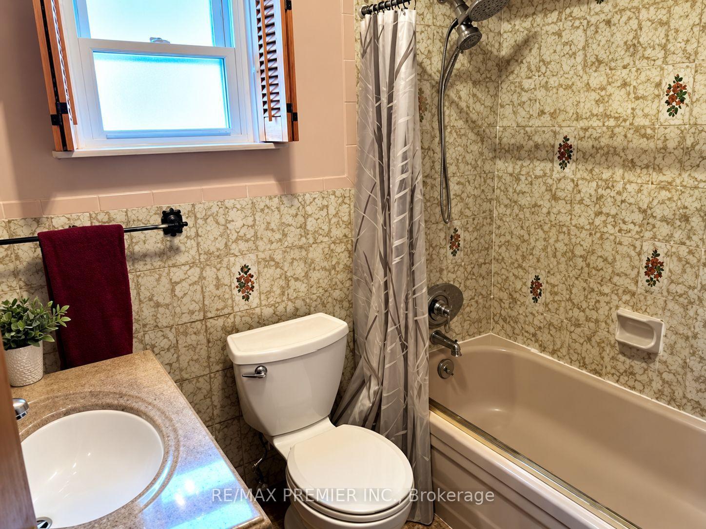 Photo 5 of 34 Rutherford Avenue, North York, Mount Dennis — HOMEH