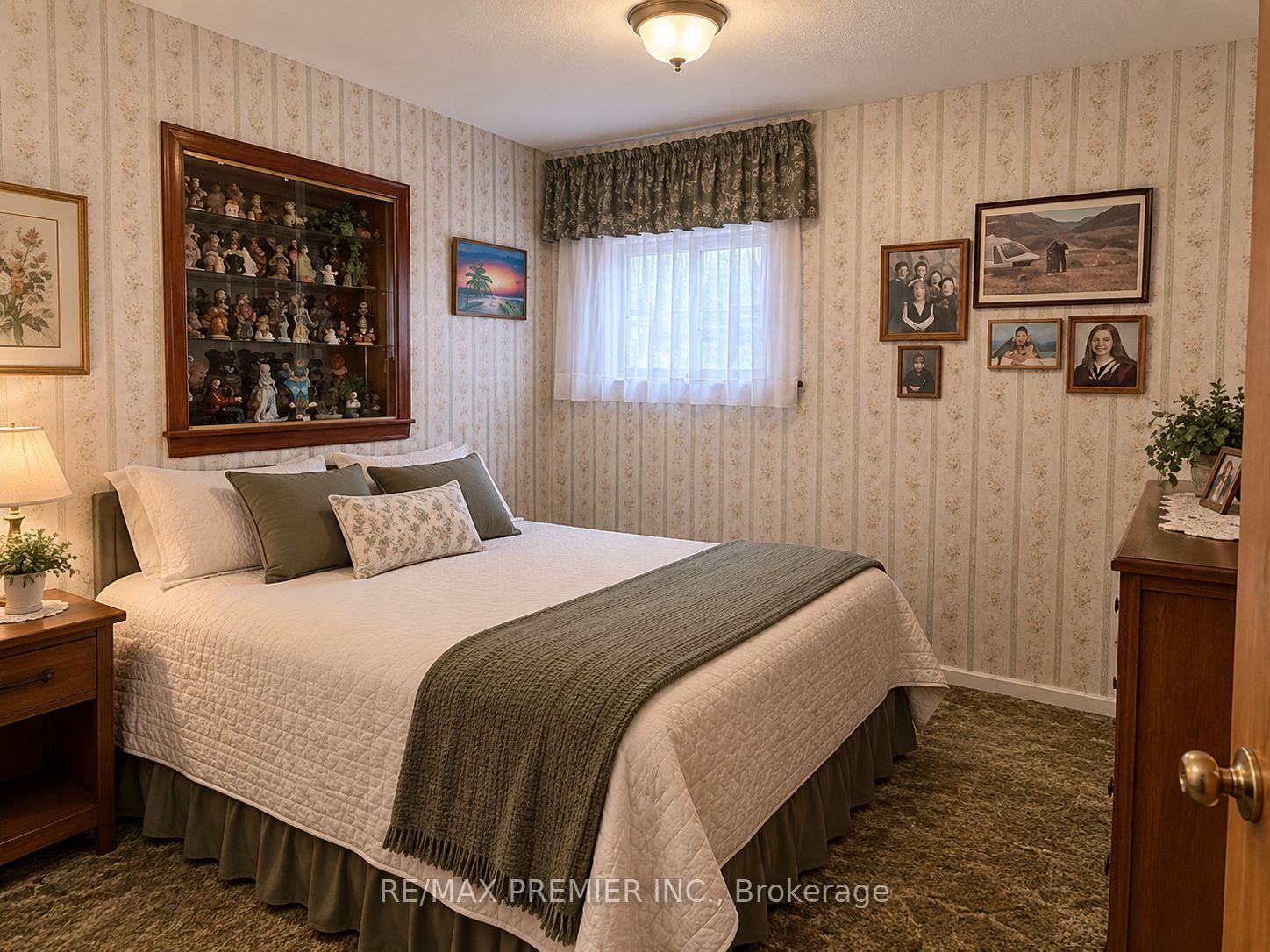 Photo 12 of 34 Rutherford Avenue, North York, Mount Dennis — HOMEH
