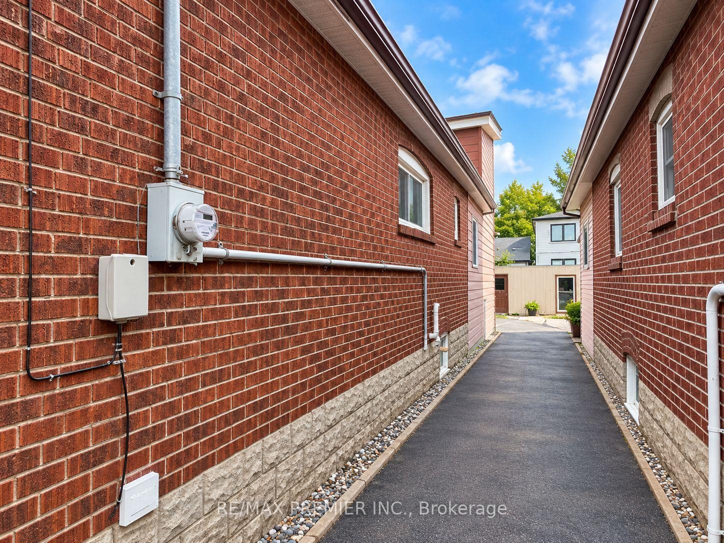 Photo 20 of 34 Rutherford Avenue, North York, Mount Dennis — HOMEH
