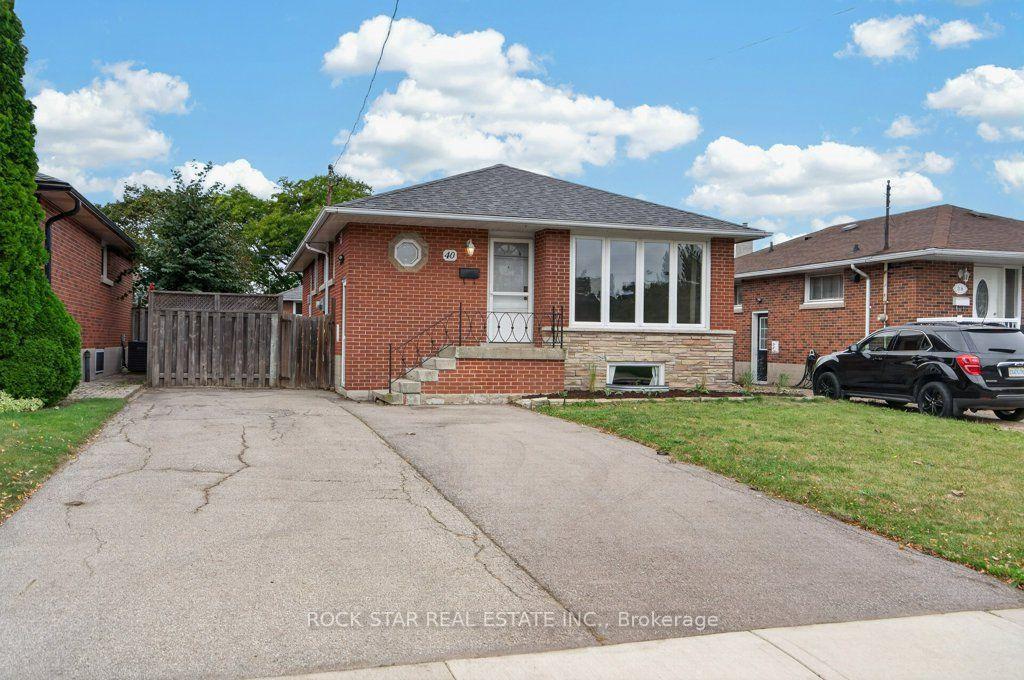 Photo 2 of 40 Clarendon Avenue, Hamilton, Balfour — HOMEH