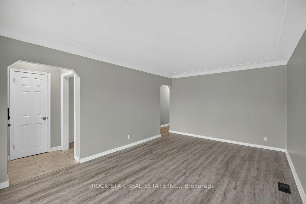 Photo 8 of 40 Clarendon Avenue, Hamilton, Balfour — HOMEH