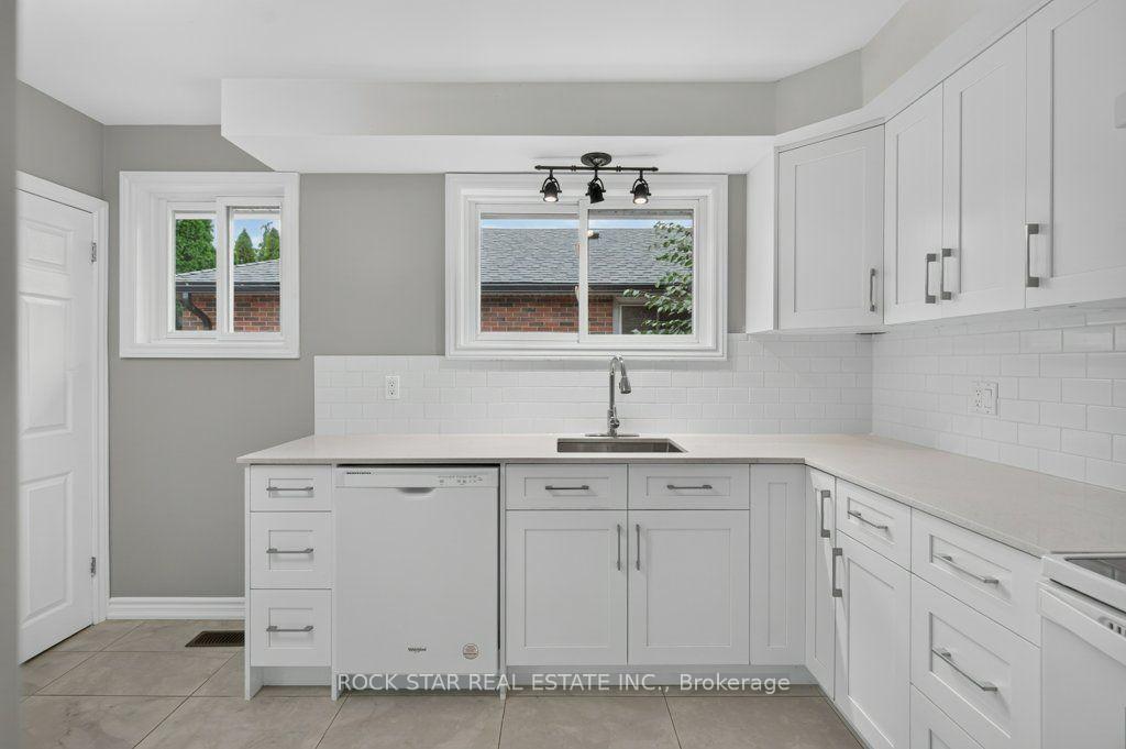 Photo 16 of 40 Clarendon Avenue, Hamilton, Balfour — HOMEH