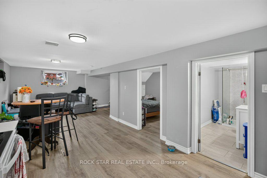 Photo 32 of 40 Clarendon Avenue, Hamilton, Balfour — HOMEH