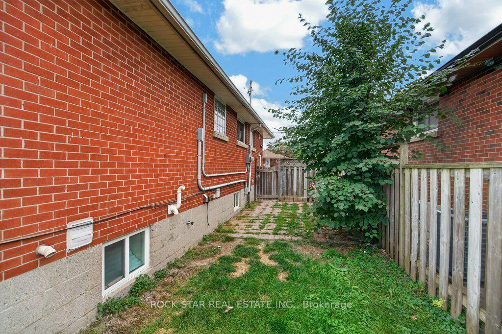 Photo 38 of 40 Clarendon Avenue, Hamilton, Balfour — HOMEH
